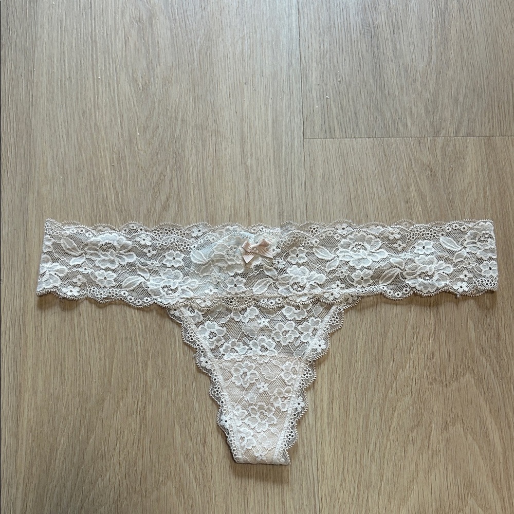 Gilly Hicks Hollister Lace Thong Panty M